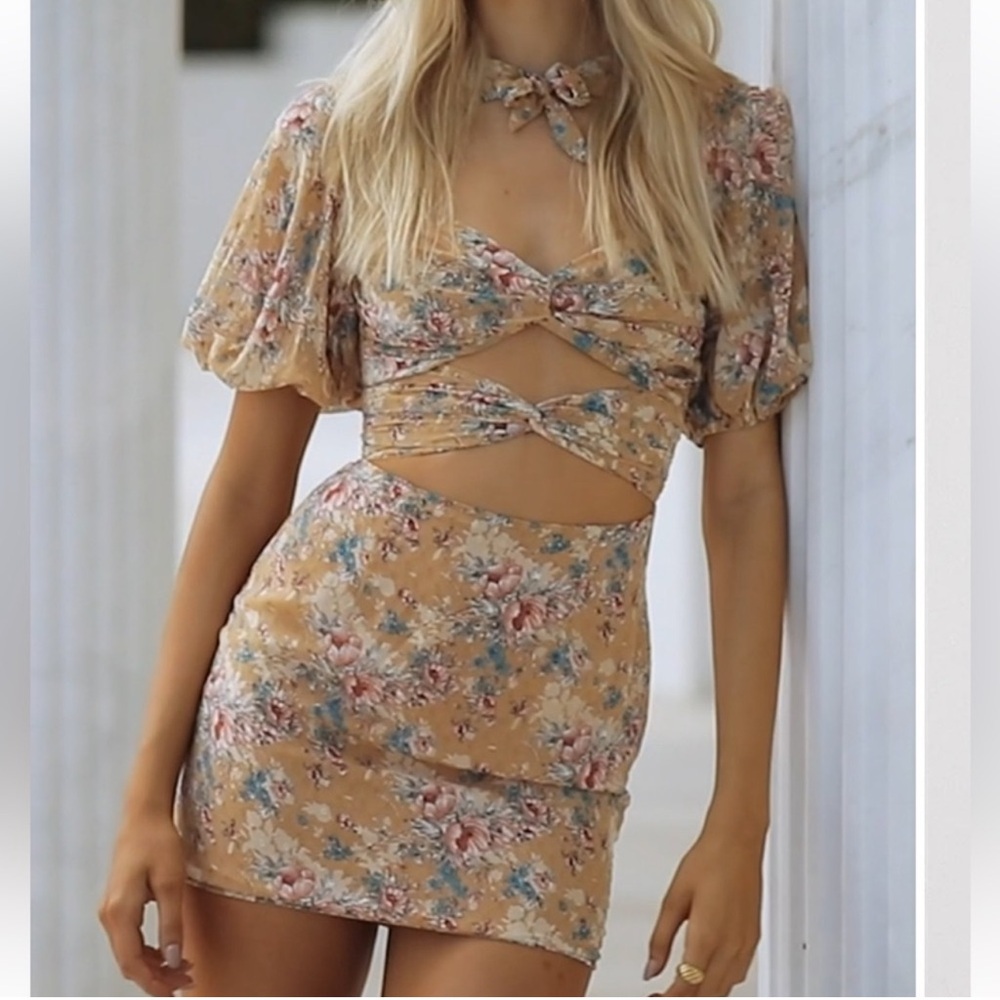 Sabo Skirt Floral Cut-Out Mini Dress in Tan and Blue